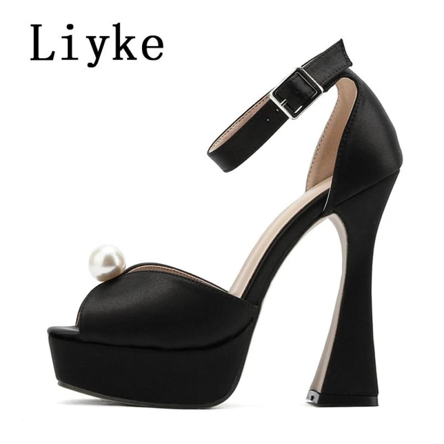 صندل نسائي بكعب عالي جدًا 13.5 سم من Liyke