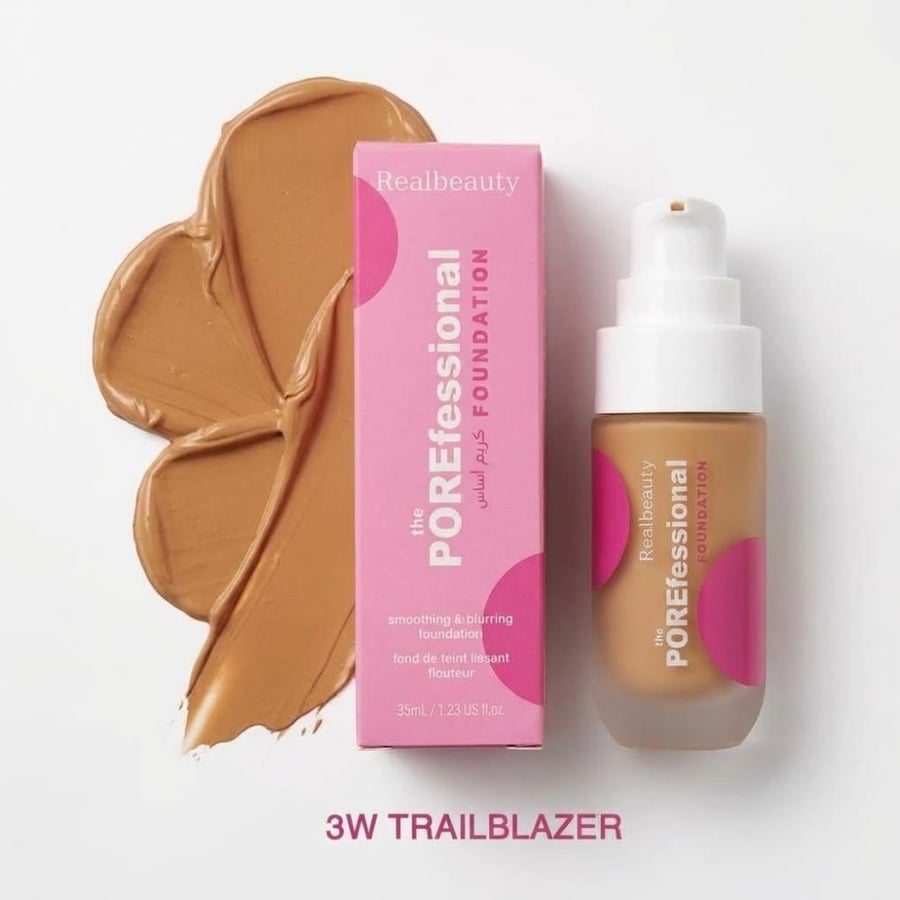 فاونديشن Realbeauty Professional بدرجة Trailblazer رقم 3، لتغطية متجانسة ومظهر ناعم وموحد.