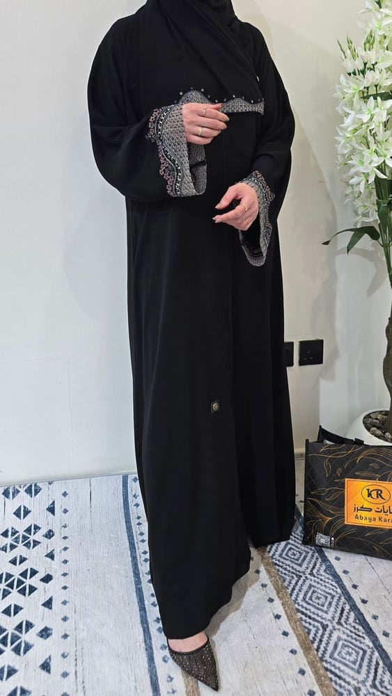 عباية كريب مدغبل شغل يدوي ABAYA