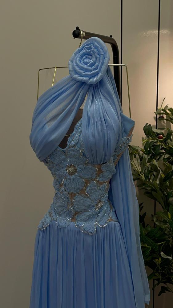 Evening dress adorned with luxurious beads