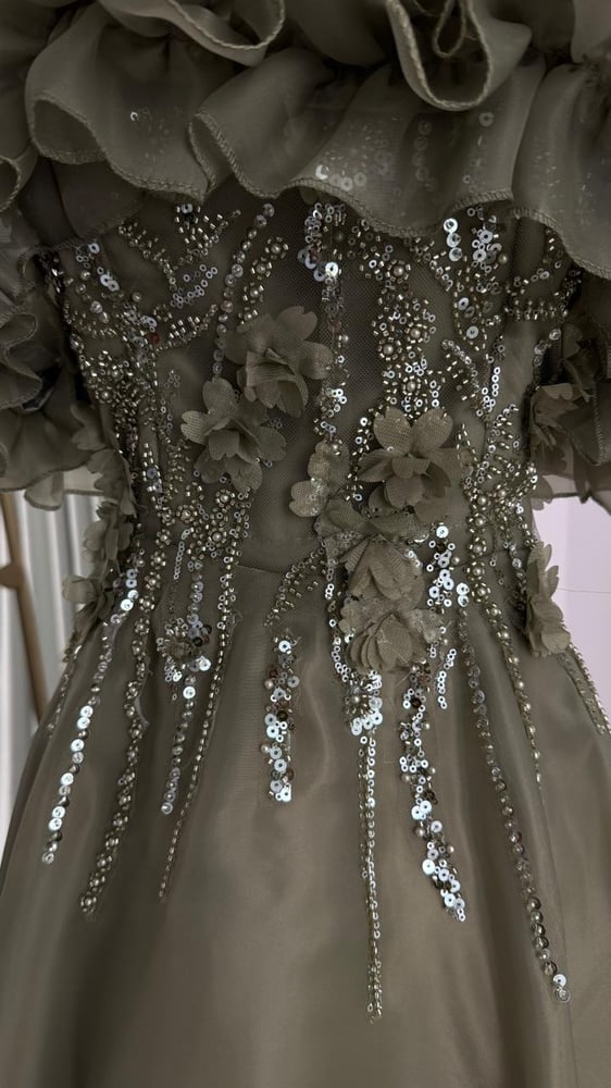 Evening dress orange with hand embroidery of exceptional precision