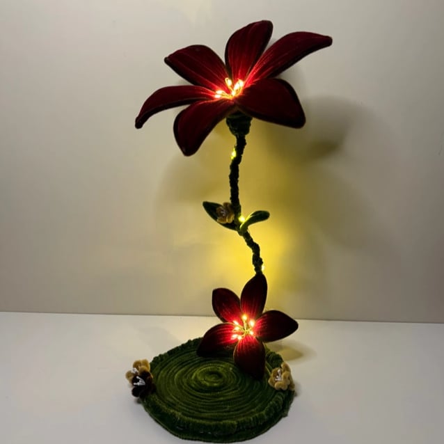 اضاءة Cherry red lily