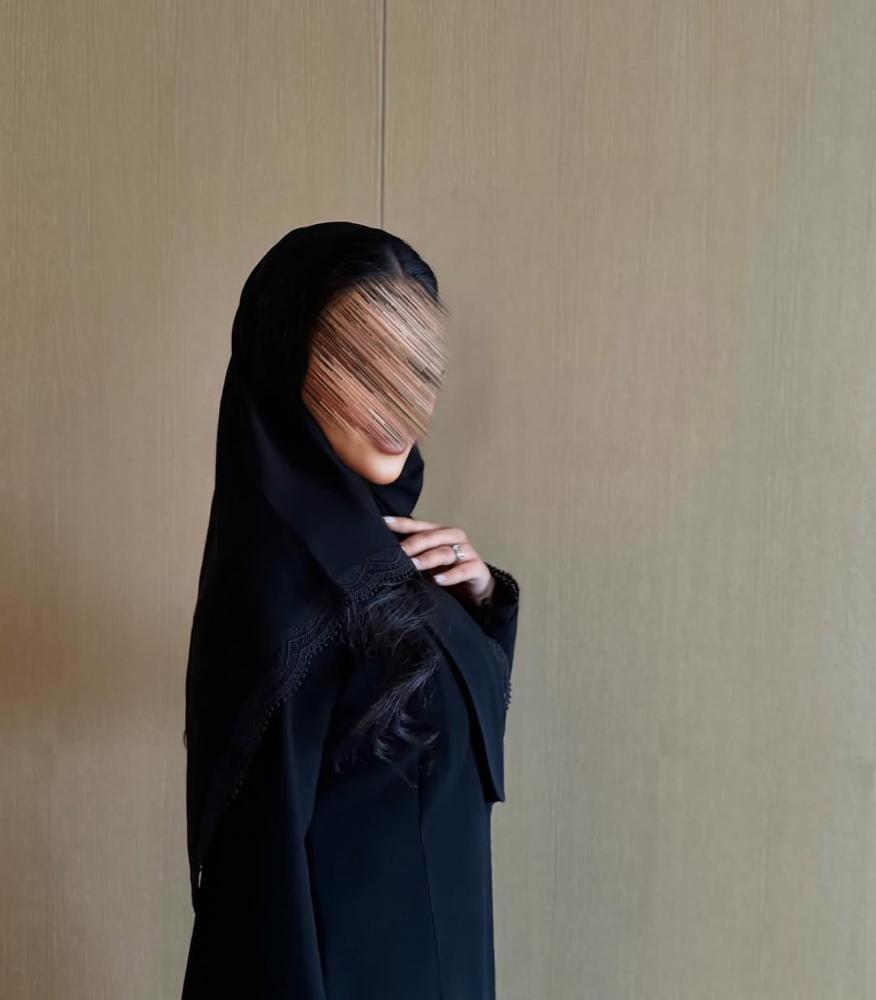 بليزر عباية بكلفة دانتيل راقية تضيف لمسة أنثوية جذابة