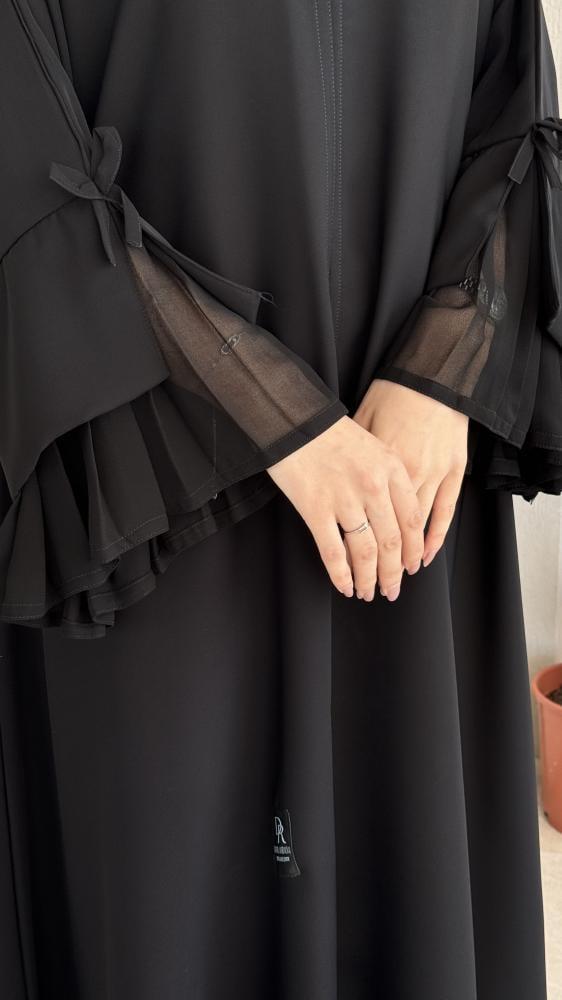 عبايات سودة تجمع بين البساطة والأناقة