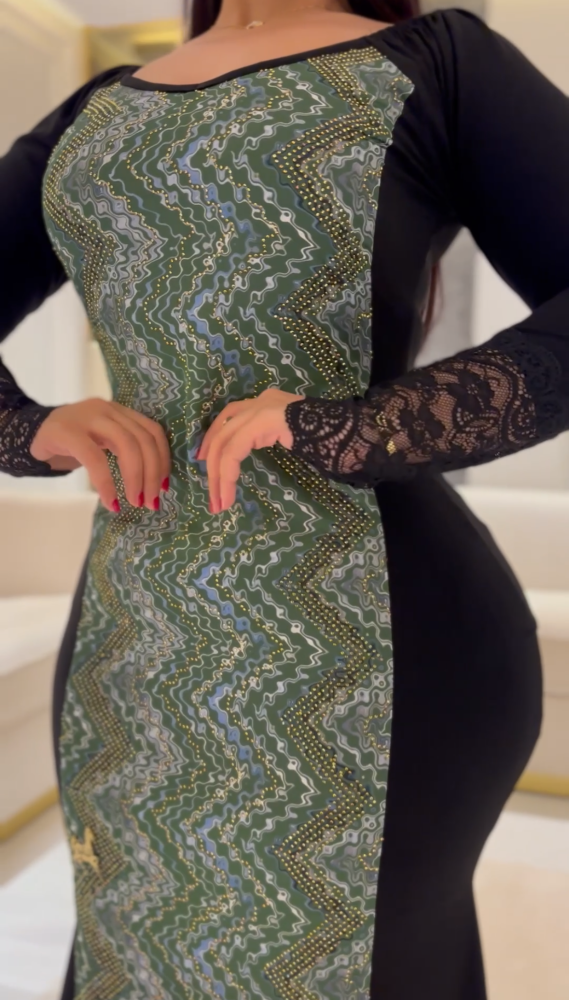 فستان سترتش اسود مع اخضر