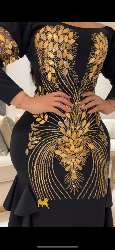 فستان سهره بقماش ستريتش كريب مزين بالذهبي