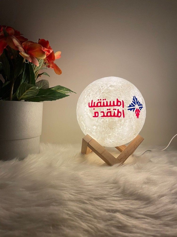القمر المضيء حجم كبير