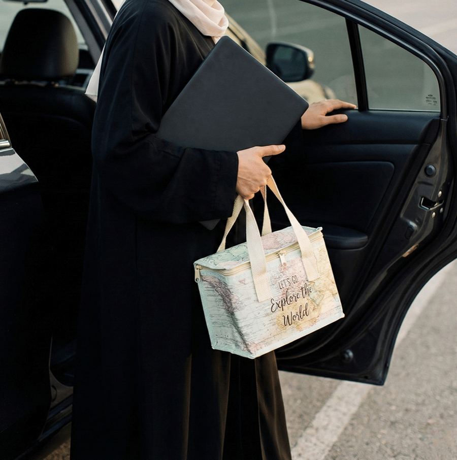شنطة لحفظ الوجبات