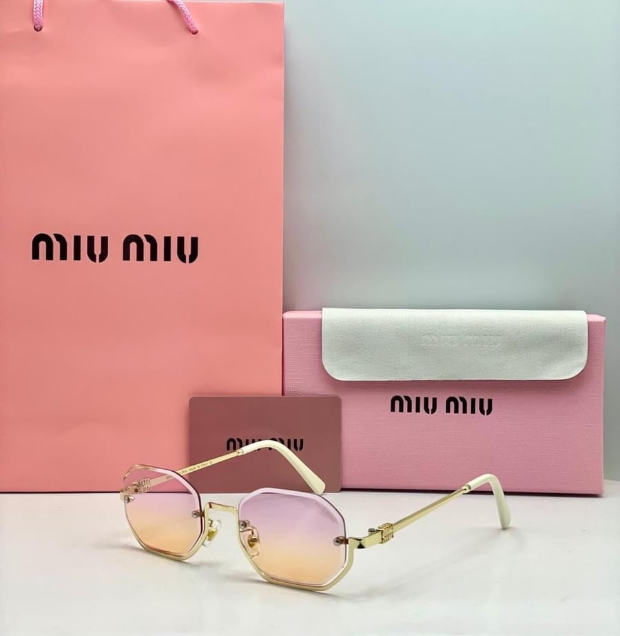 نظارة ماركة miu miu باستايل