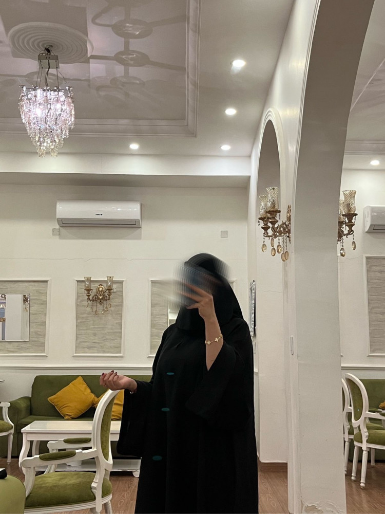 عبايه تطريز خفيف
