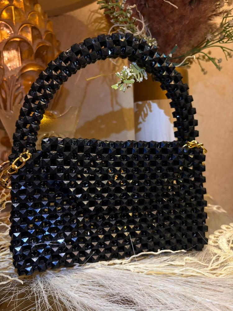 شنطة يد وكتف خرز اسود صناعه يدويه