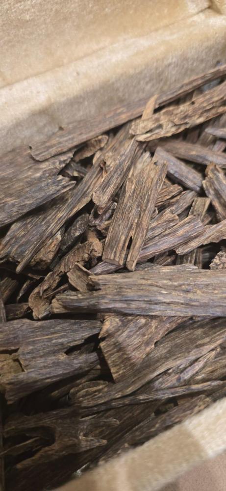 عود طبيعي  هندي منيبور ملكي نص اوقيه