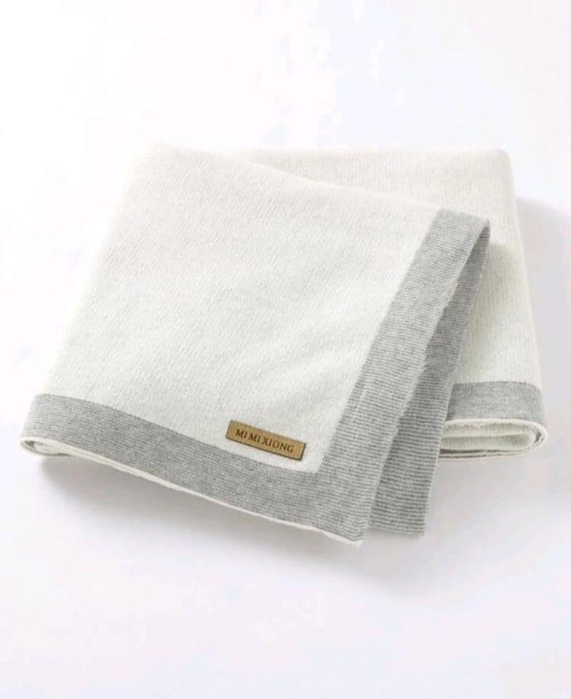 Births blanket with embroidery of the name