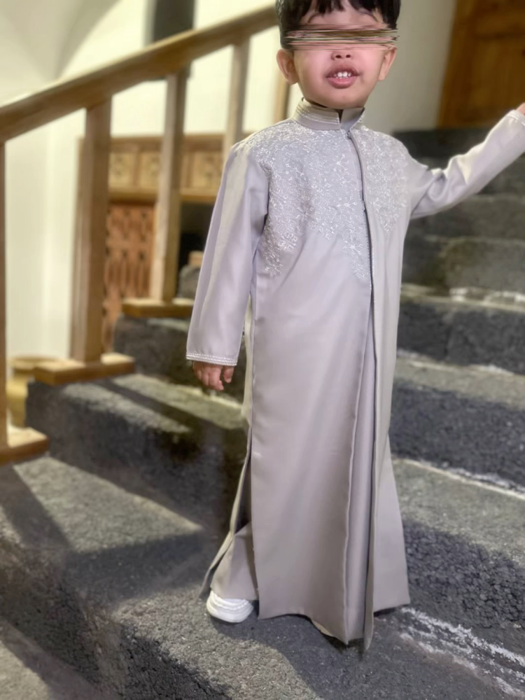 ثوب و دقله أناقة الطفولة
