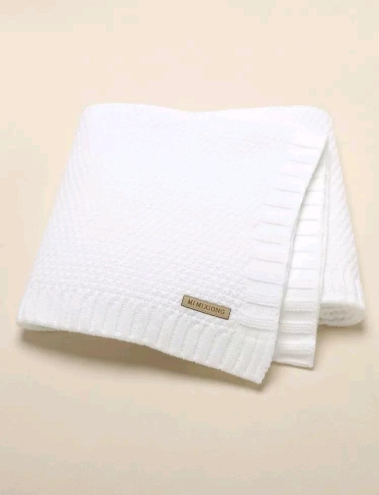 Births blanket with embroidered name with drawing