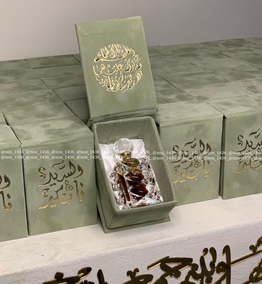 بوكس قطيفة بتعبئة كريستال مسك او دهن عود الطباعة حسب الطلب