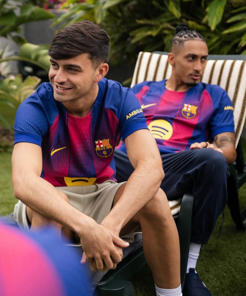 تيشيرت برشلونة الأساسي 2026