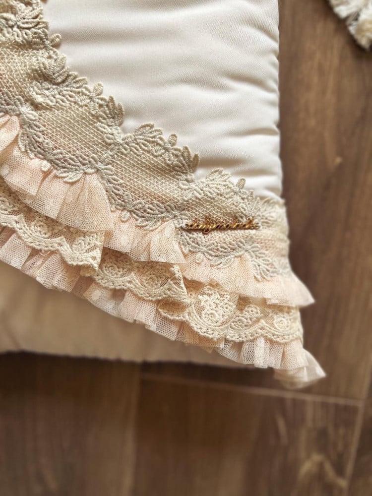 American neutral cushion with the round hat without the overall