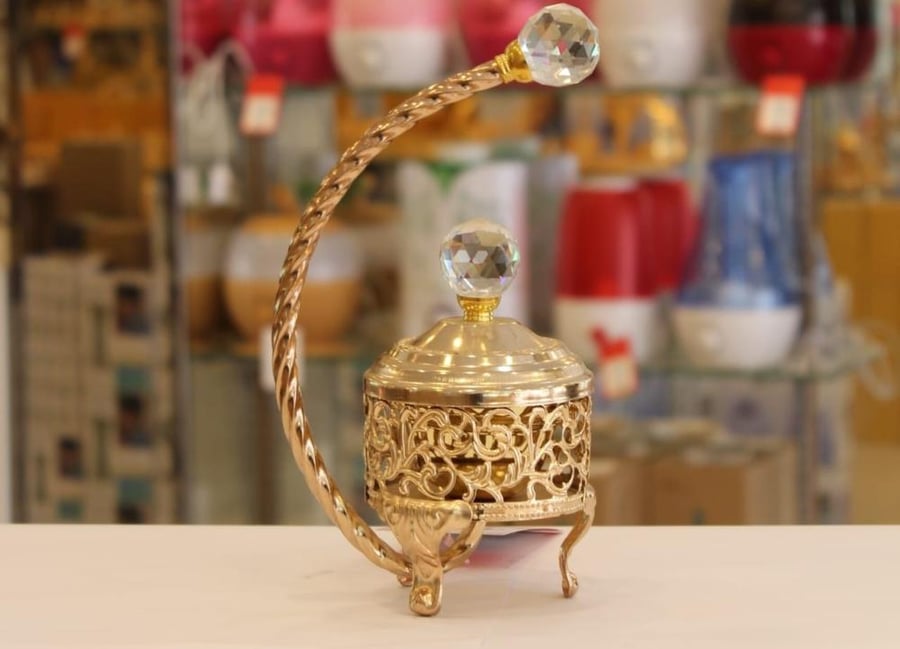 مبخره بشكل مختلف بلون الذهبي