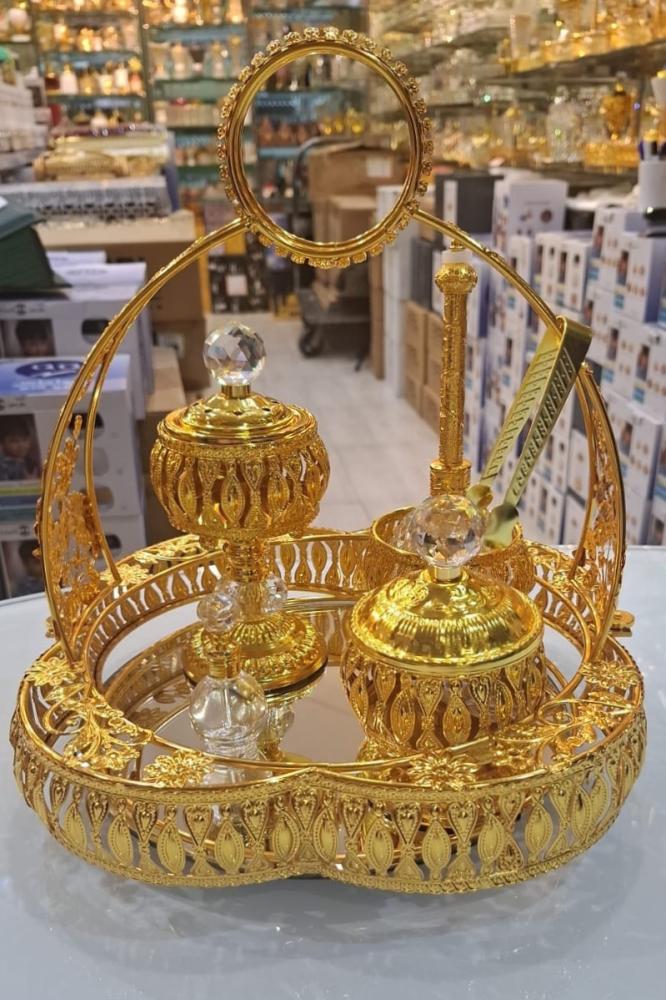 طقم تقديم ذهبي