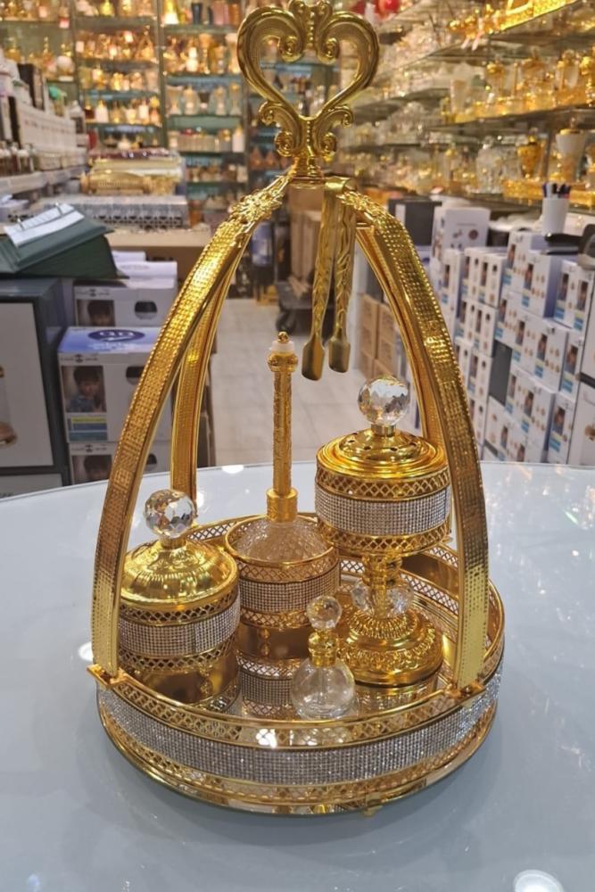 طقم ذهبي تقديم