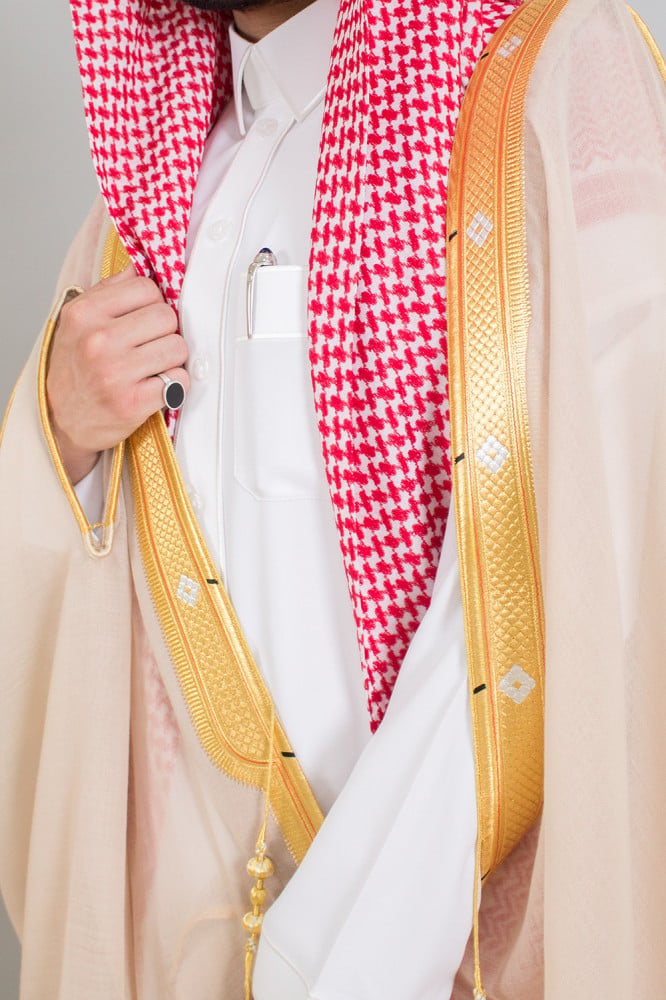 تفاصيل زري ألماني على بشت سكري متوسع من العربية الخاصة