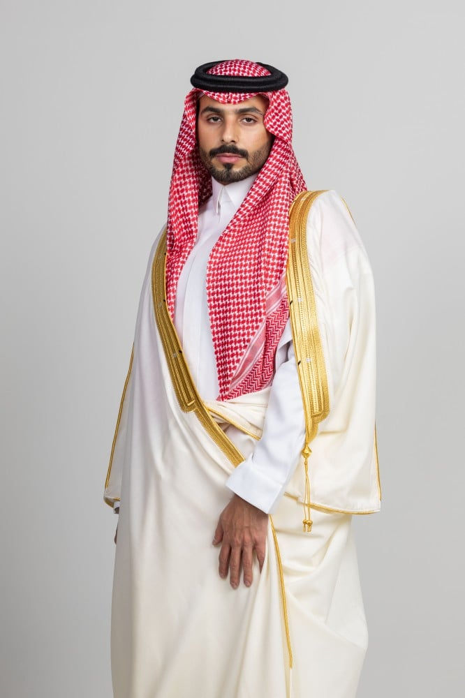 بشت وانيشا أبيض