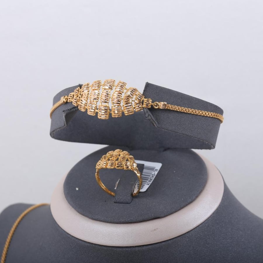 A 21-karat jewelry set