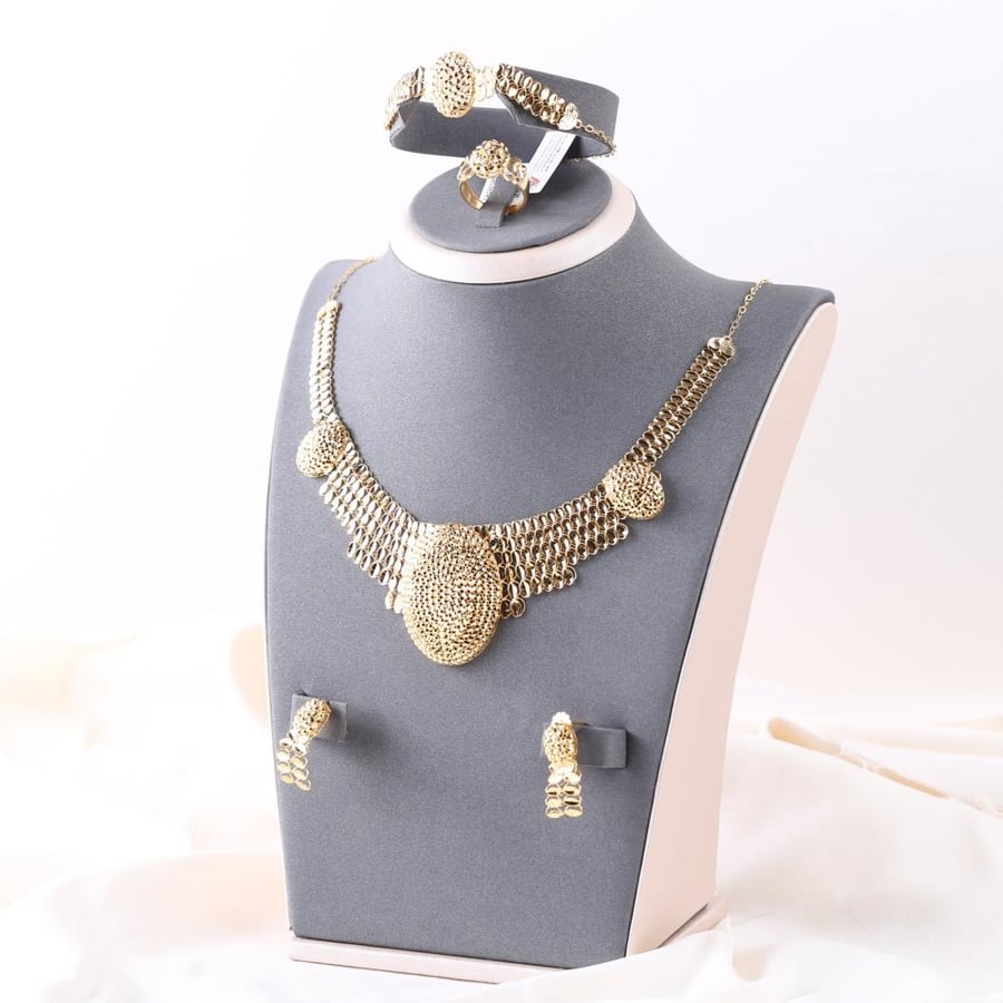 A 21-karat jewelry set