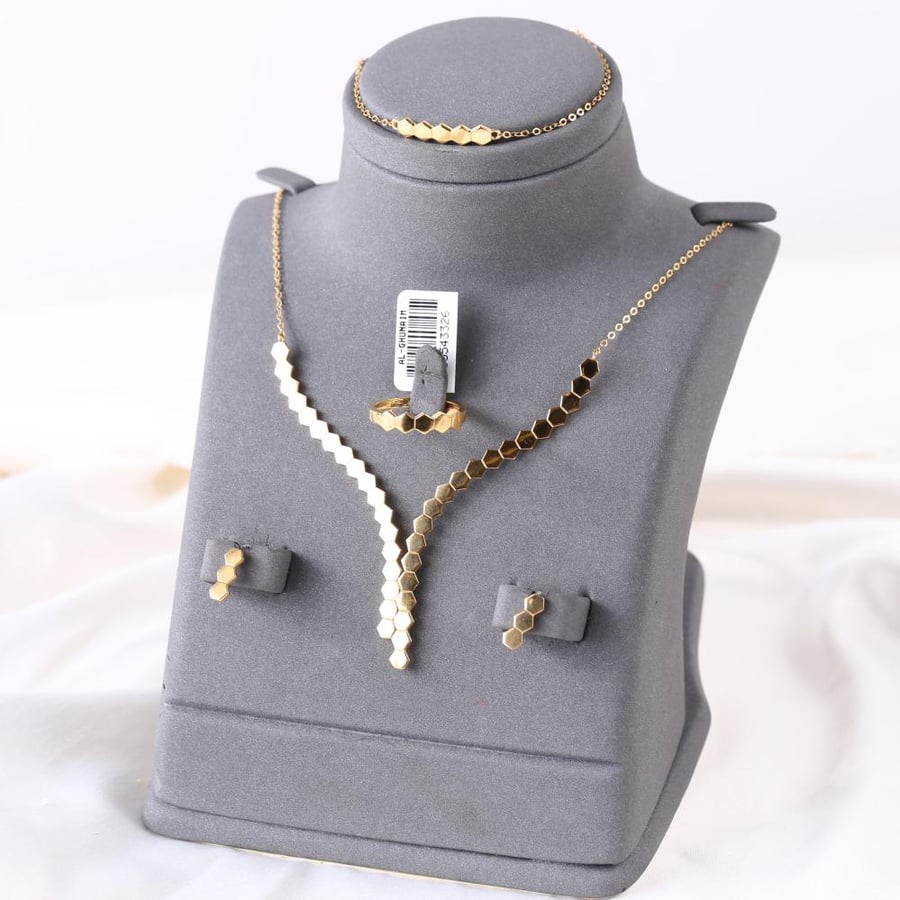 A 21-karat jewelry set