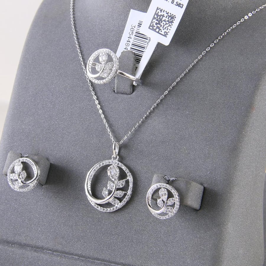 Half of an 18-karat jewelry set