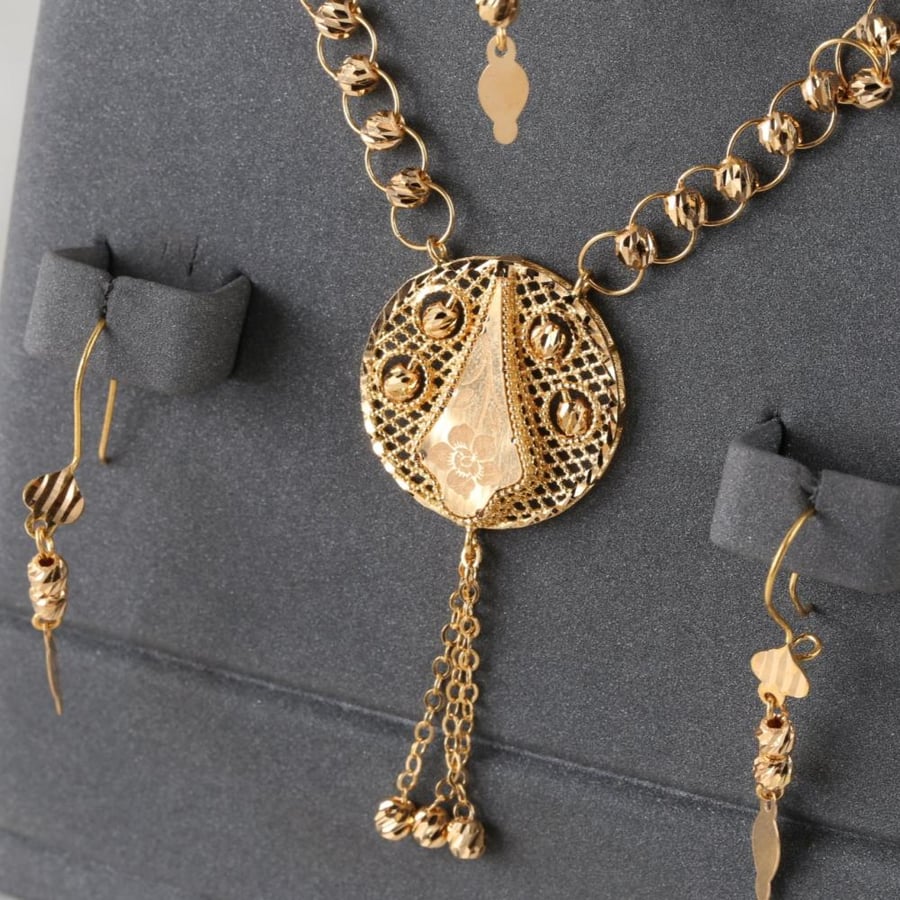 A 21-karat jewelry set