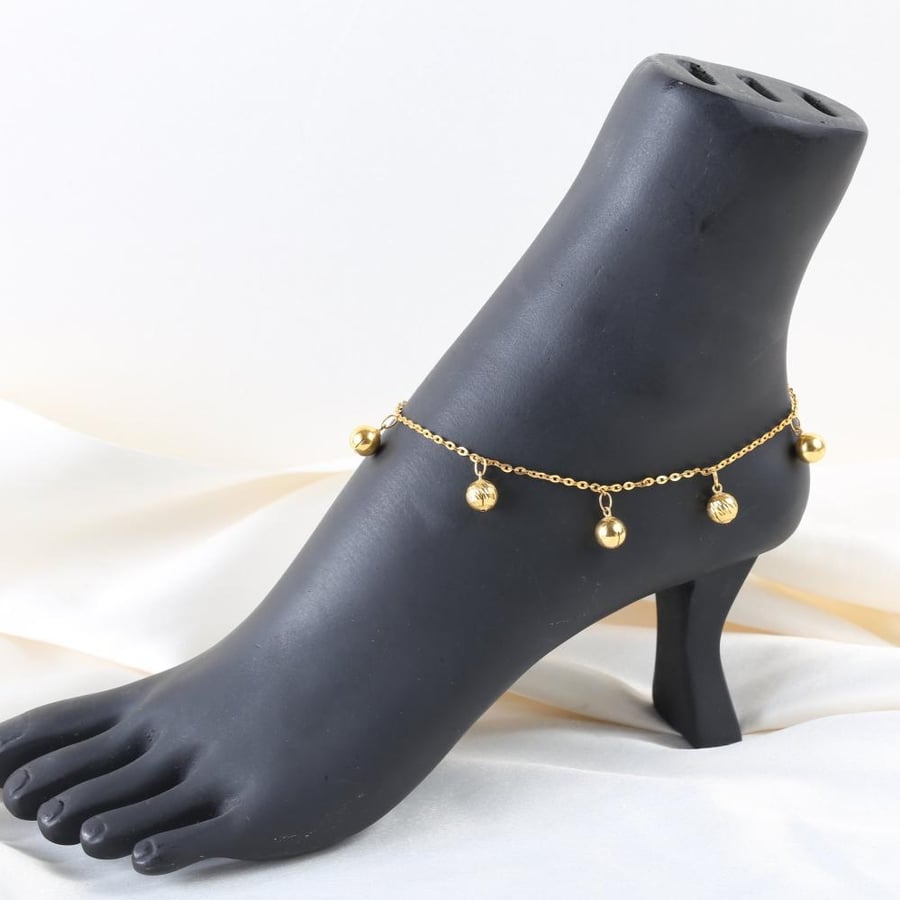 An anklet of 21 karat