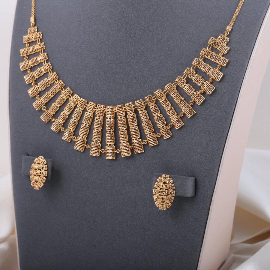 A 21-karat jewelry set