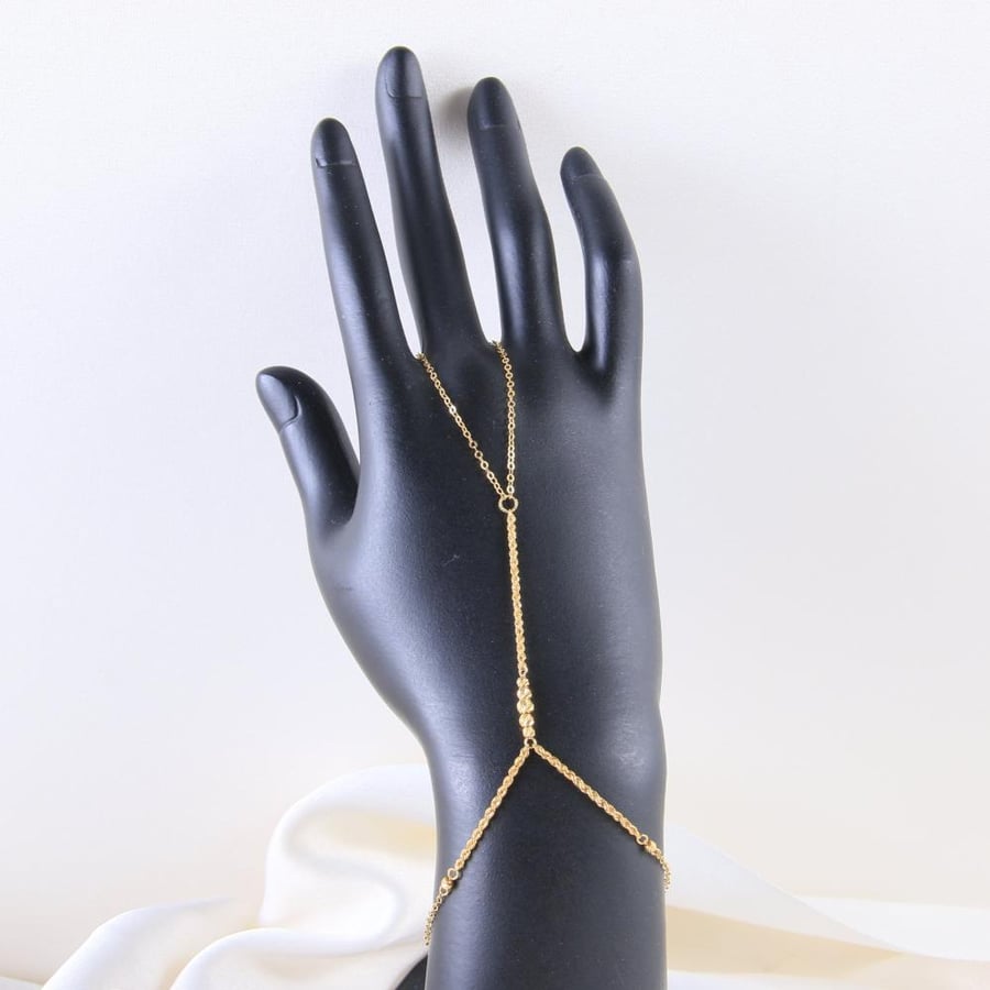 A bracelet of 21-karat