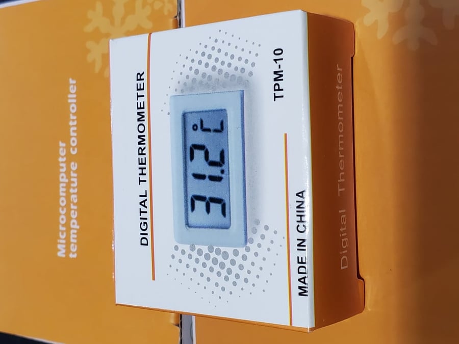 مقياس حرارة رقمي LCD