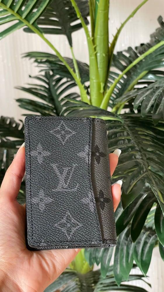محافظ بطايق رجالي LV