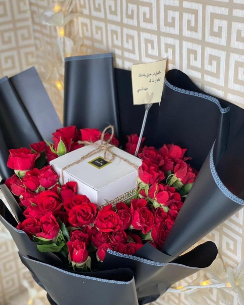 باقة بيبي روز احمر مع باتشي ربع كيلو