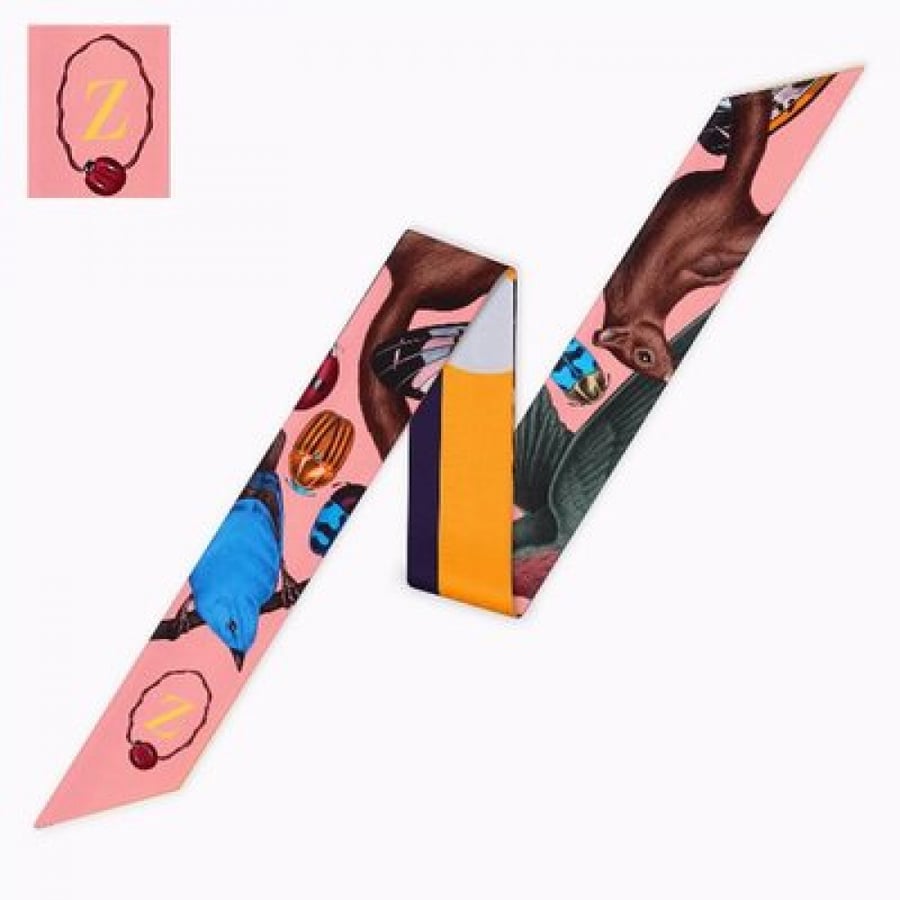 Scarf of the letters
