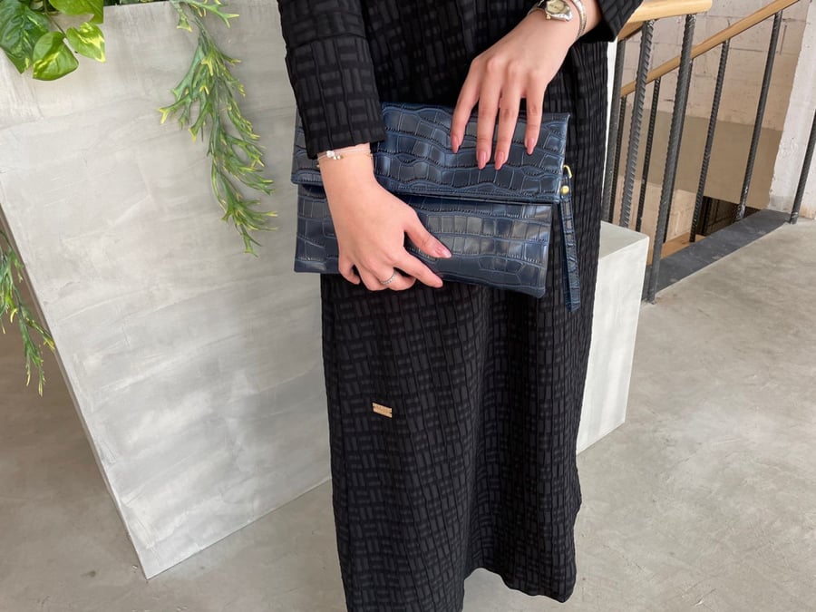 Pouch with cross