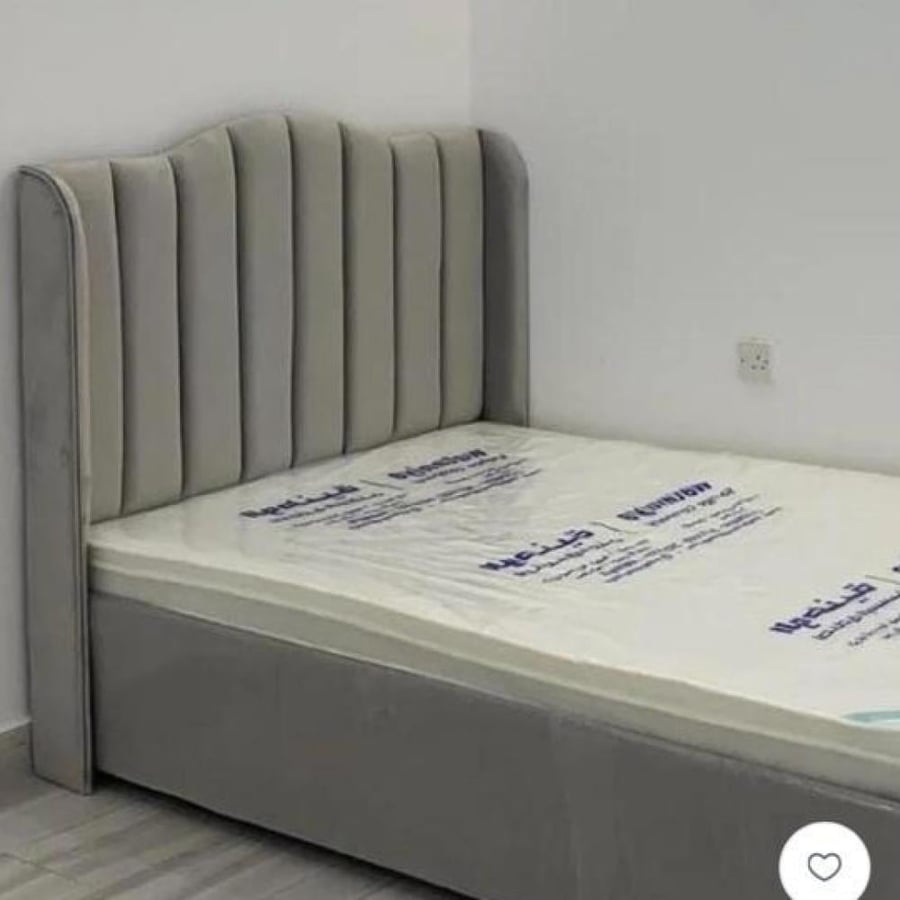 سرير نفر ونص مخمل بمقاس 120×200 سم