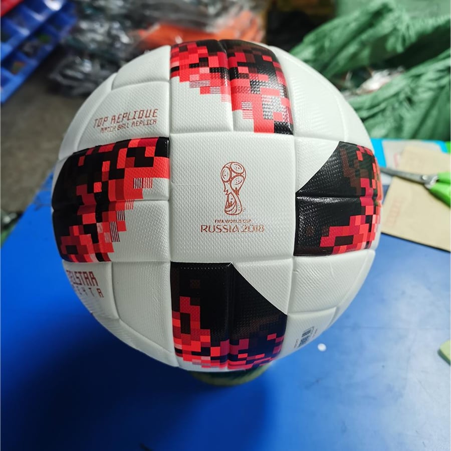 كرة أديداس تلستار ميتا كأس العالم روسيا 2018 - Adidas Telstar Mechta FIFA World Cup Russia 2018 Ball — خاصة بـ الأدوار الإقصائية من كأس العالم 2018.