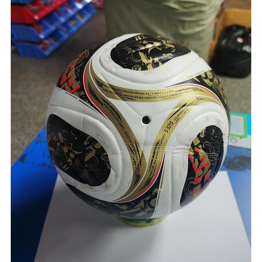 كرة أديداس تريوندا كأس العالم 2026 إصدار خاص أسود وذهبي - Adidas Trionda FIFA World Cup 2026 Special Edition Black & Gold Ball