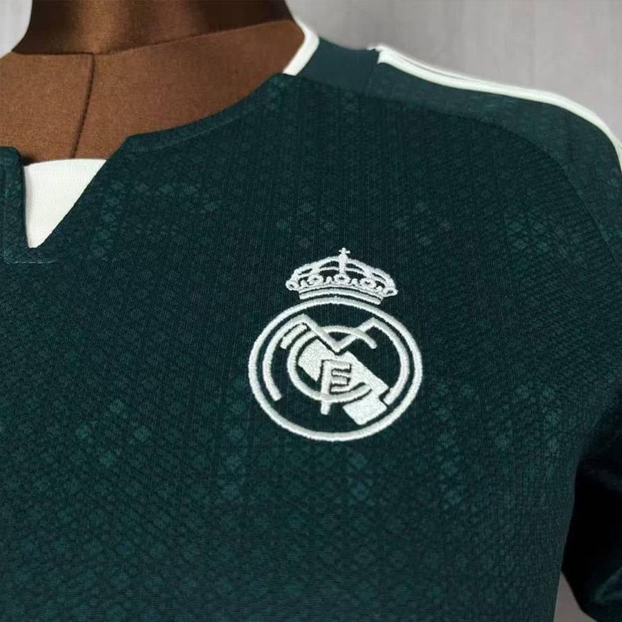 تيشيرت نسائي ريال مدريد الاحتياطي 27\26