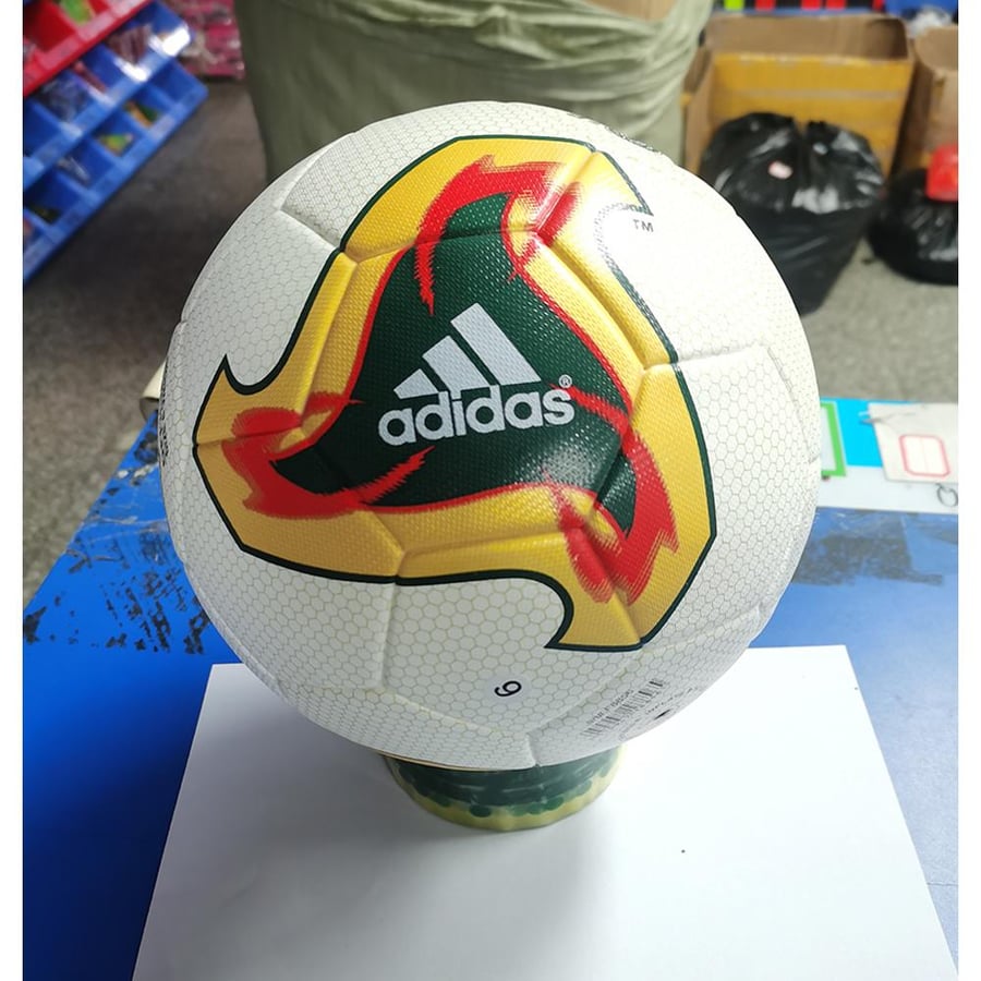 كرة أديداس برو سالا لكرة الصالات - Adidas Pro Sala Futsal Match Ball — مخصصة لـ كرة قدم الصالات (Futsal).