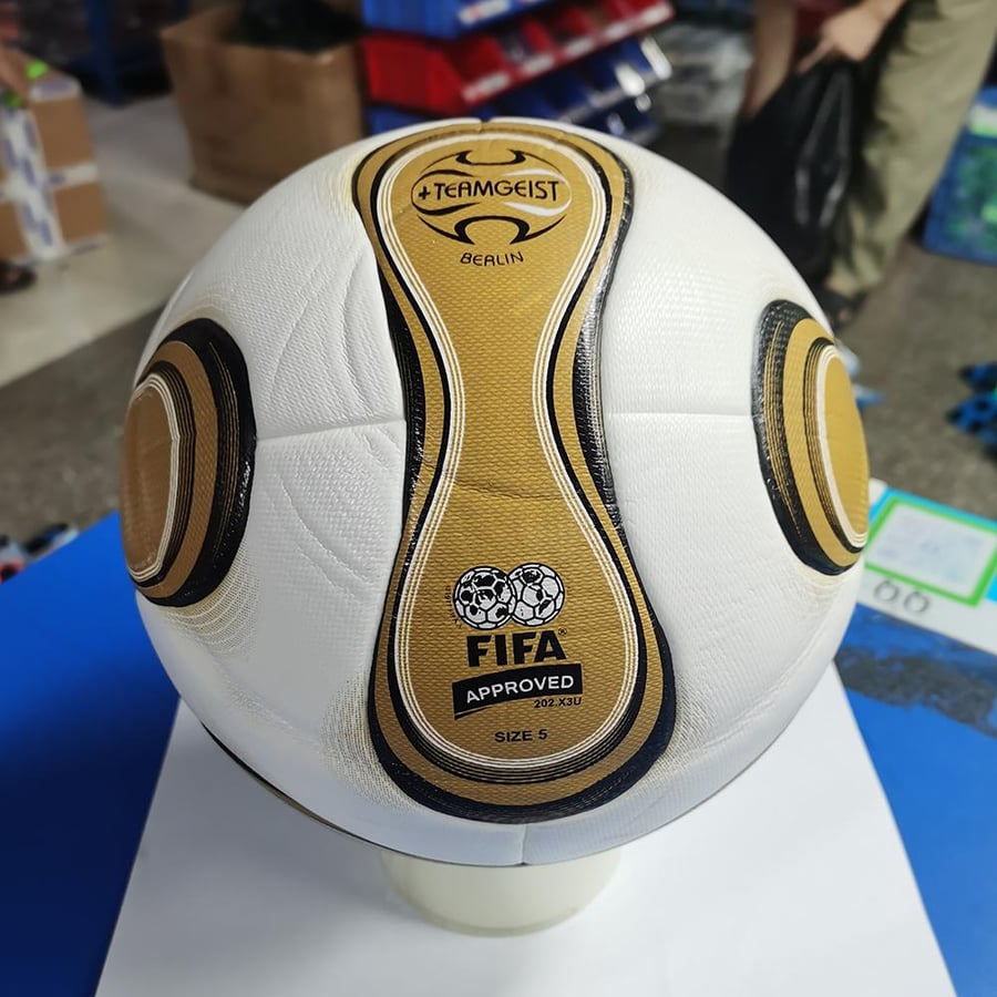 كرة أديداس تيمغايست برلين نهائي كأس العالم 2006 - Adidas +Teamgeist Berlin 2006 World Cup Final Ball
