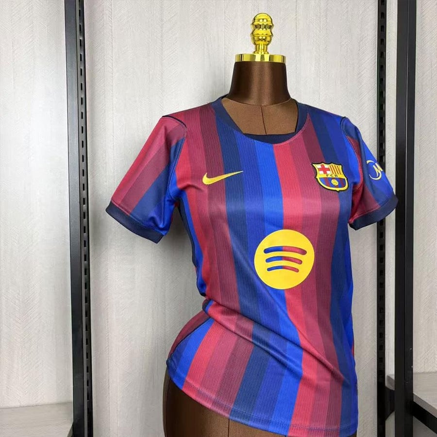 تيشيرت نسائي برشلونه الاساسي 27\26