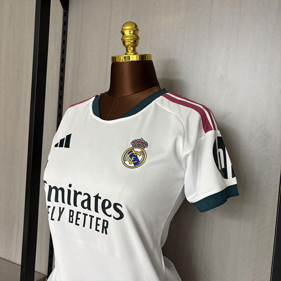تيشيرت نسائي ريال مدريد الاساسي 27\26
