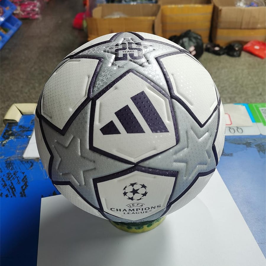 كرة أديداس دوري أبطال أوروبا إصدار الذكرى 25 عامًا - Adidas UEFA Champions League 25th Anniversary Ball — خاصة بـ دوري أبطال أوروبا.