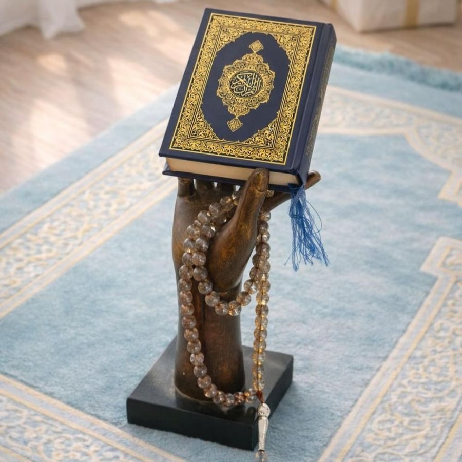 حامل مصحف مضيء بمسباح